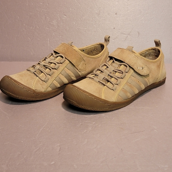 Rocket Dog Shoes - Rocket Dog Womens Size 6 Tan Suede Tennis Shoes